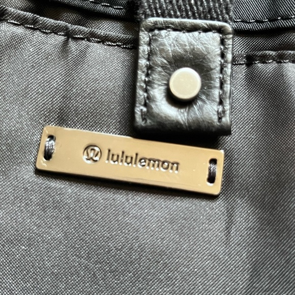 Lululemon Now and Always Tote *15L
Black Tone on Tone Manifesto Print W9CKRS - Picture 8 of 8